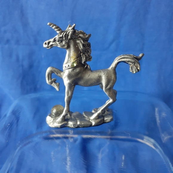 Unicorn Vintage Figurine With Crystal Ball & Green Stone Very Detailed Vintage - Picture 9 of 16